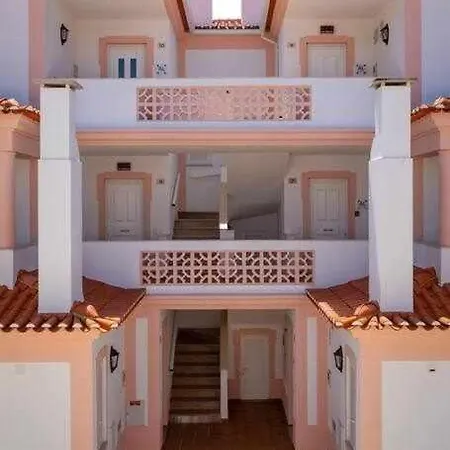 아파트 T2 Muito Espacoso Na Praia Del Rey Obidos Piscina Comum